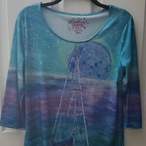 3/4 sleeved t-shirt.